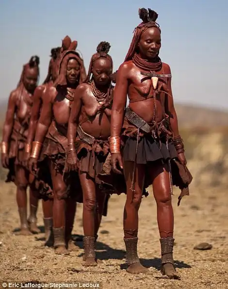 Here are Some Traditions of the Himba Tribe, the Red People of Africa.