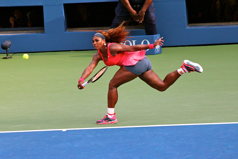 Serena-williams-on-a-tennis-court