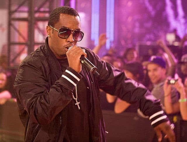 Puff-Daddy-performing
