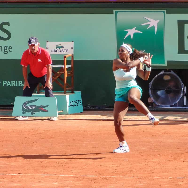 Serena-williams-playing-tennis