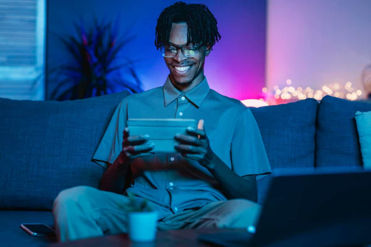 Black-man-using-tablet