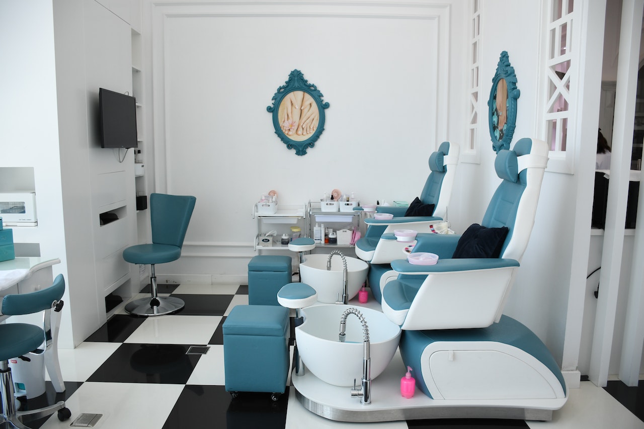 fully-furnished-hair-salon-how-to-set-up-a-black-hair-salon