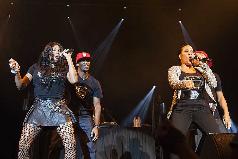 spotcovery-Salt-n-Pepa-performing-at-the-Canberra-Theatre-in-2013-best-rap-crews-of-all-times