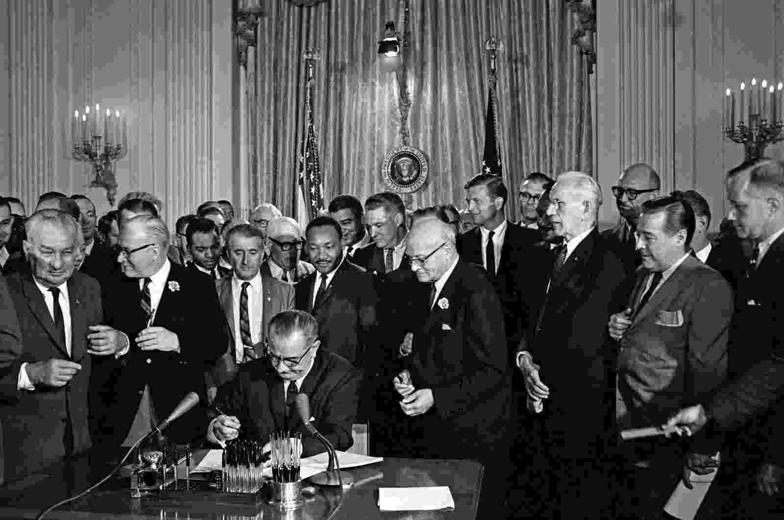 Spotcovery-The-signing-of-the-Civil-Rights-Act-of-1964