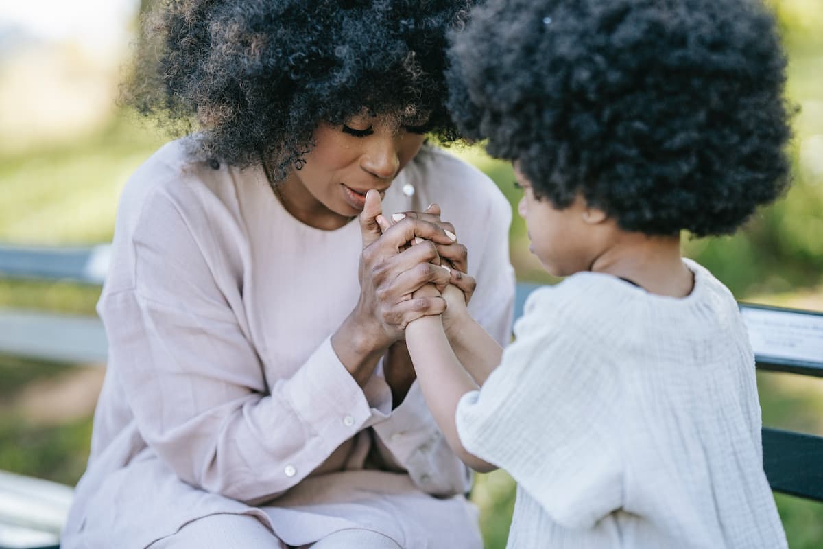 spotcovery-a-woman-and-a-young-girl-praying-together-5-characteristics-of-black-families in-today’s-world
