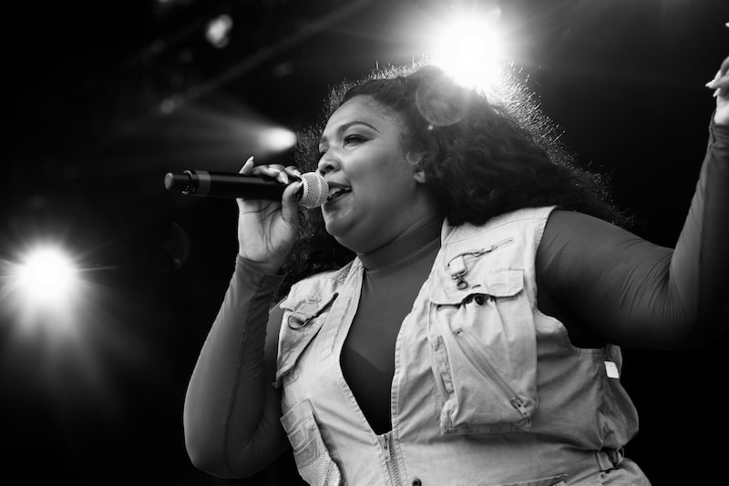 spotcovery-lizzo's-empowering-journey:-paving-the-way-for-self-acceptance