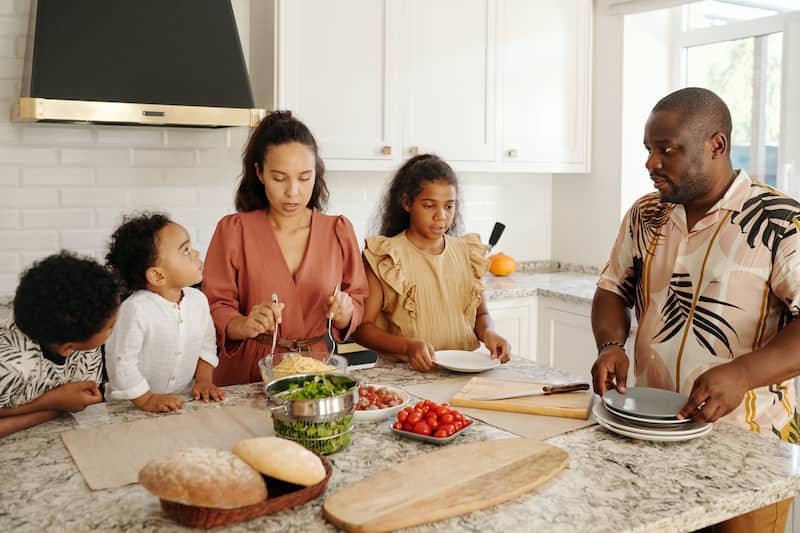 spotcovery-Family-bonding-in-the-kitchen-race-and-racism