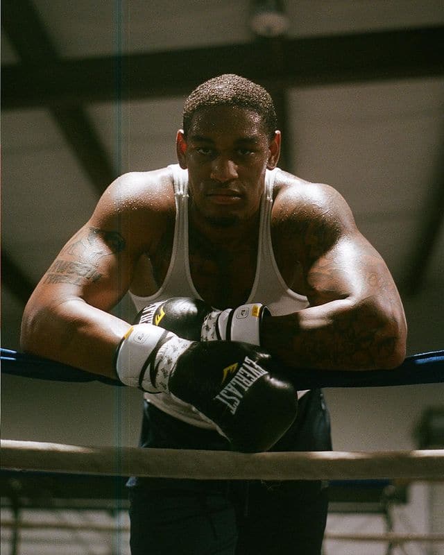spotcovery-jared-anderson-posing-jared-anderson-an-african-american-heavyweight-making-a-name-for-himself