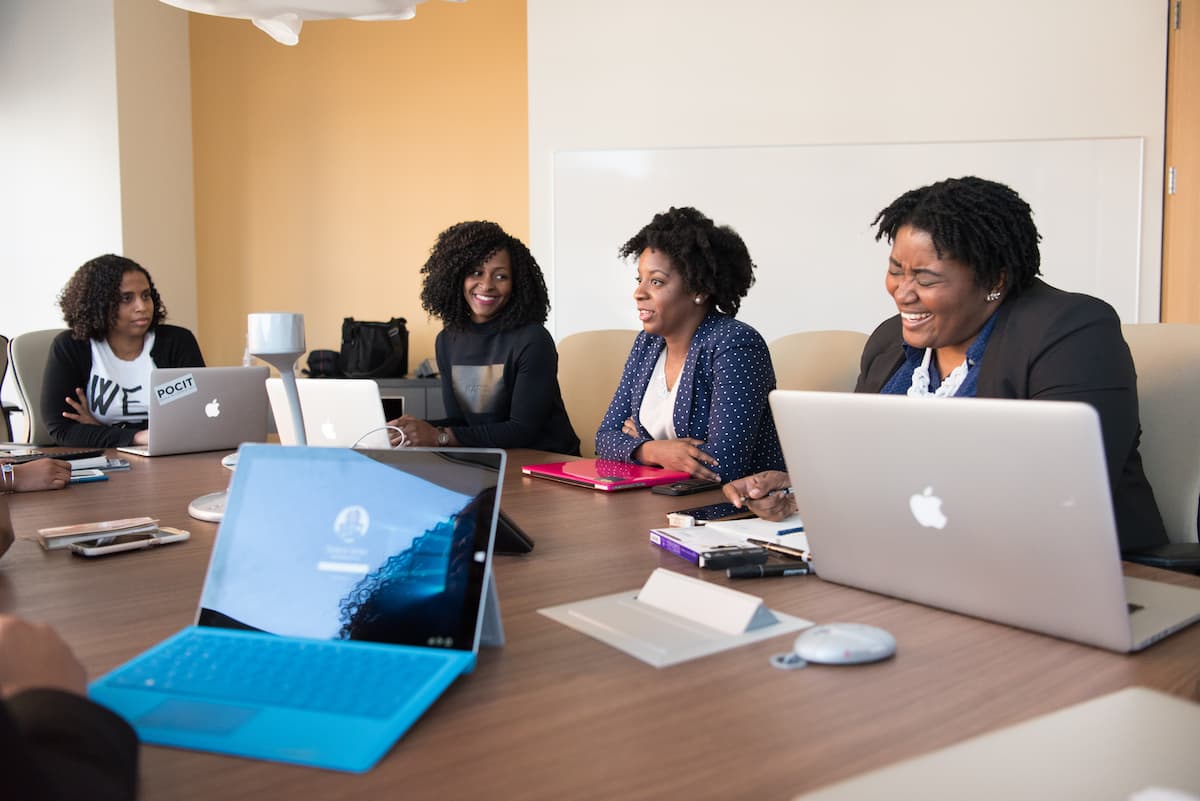 spotcovery-group-of-people-talking-to-each-other-meet-7-kickass-black-female-investors