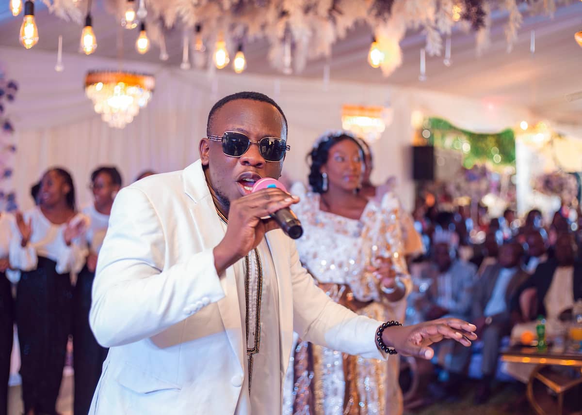 spotcovery-man-singing-on-a-wedding-party-unraveling-the-tradition-of-money-throwing-at-african-weddings