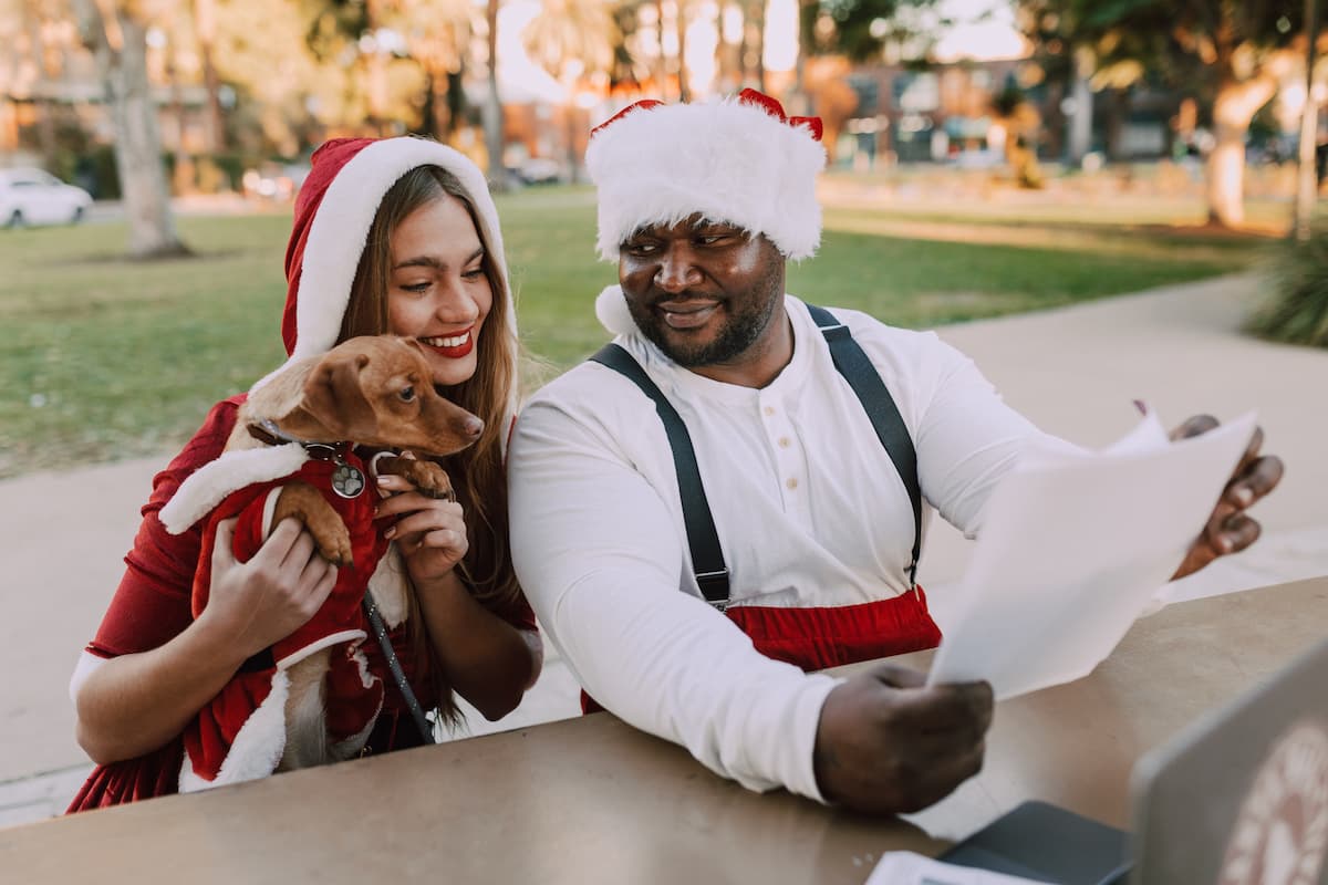 spotcovery-a-couple-and-a-brown-puppy-7-best-christmas-planning-ideas-for-black-families
