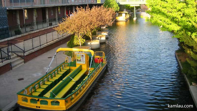 spotcovery-take-a-ride-in-the-bricktown-water-taxi
