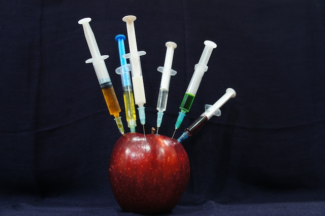 spotcover-apple-and-injections-