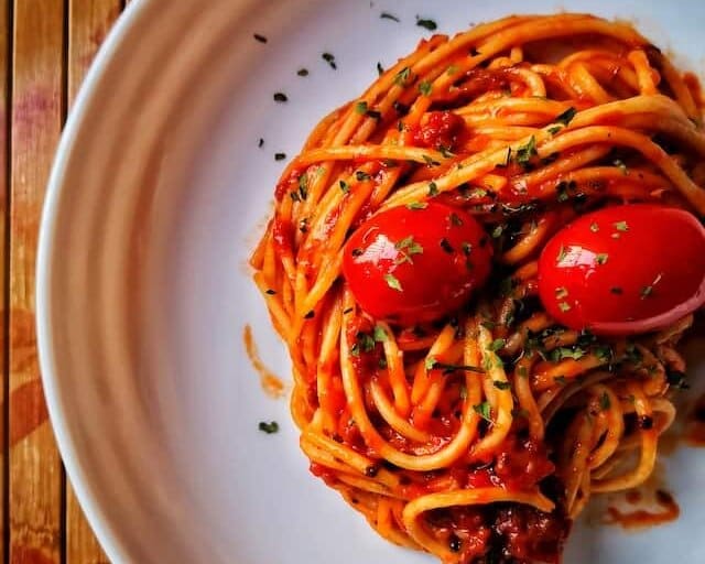 spotcovery-pasta-tomatoes-served-on-a-plate-sixteen-steps-on-how-to-make-tomato-sauce-for-paste