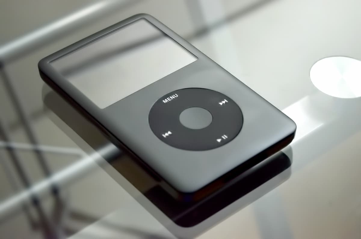 spotcovery-gray-ipod-classic-national-iPod-day