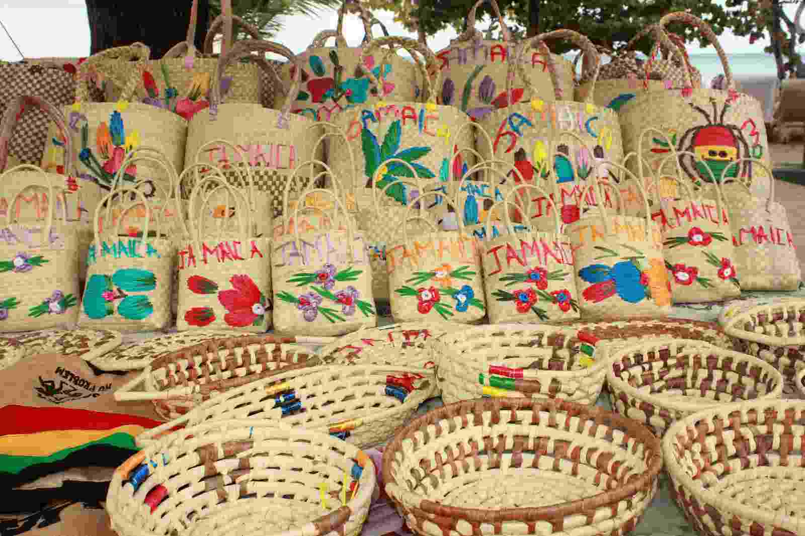 spotcovery-Straw-bags-in-Jamaica-what-to-buy-when-on-vacation-in-jamaica