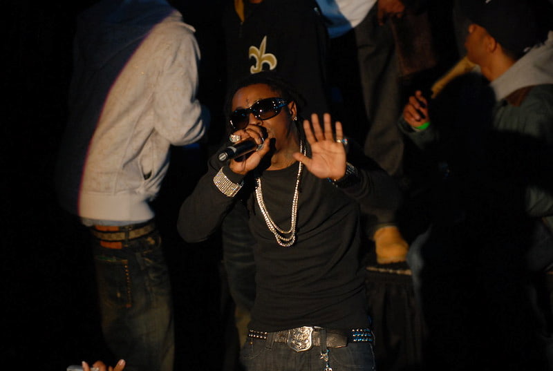 spotcovery-lil-wayne-performing-on-stage