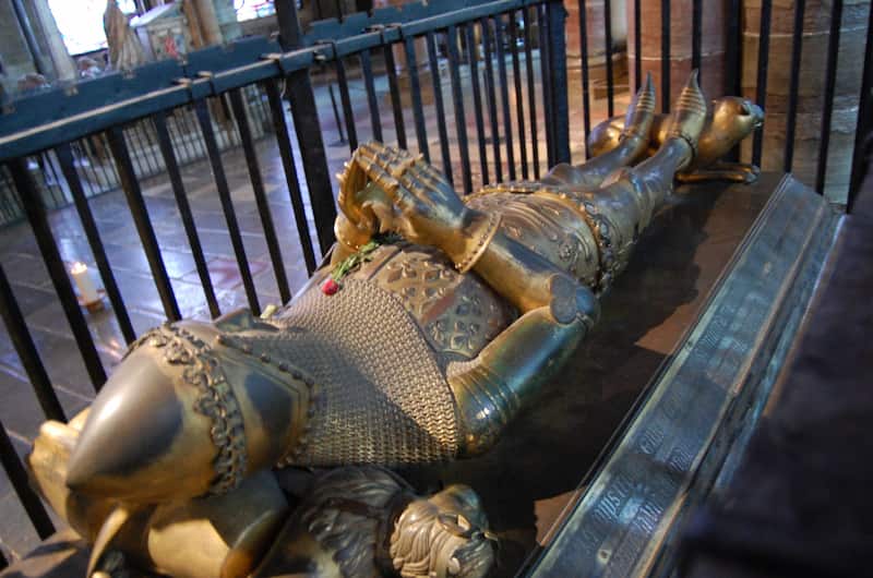 spotcovery-the-black-prince-laying-at-the-canterbury-cathedral