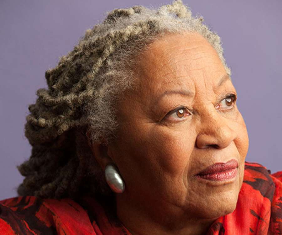 spotcvery-Toni Morrisonfirst-black-woman-win-nobel-prize-literature