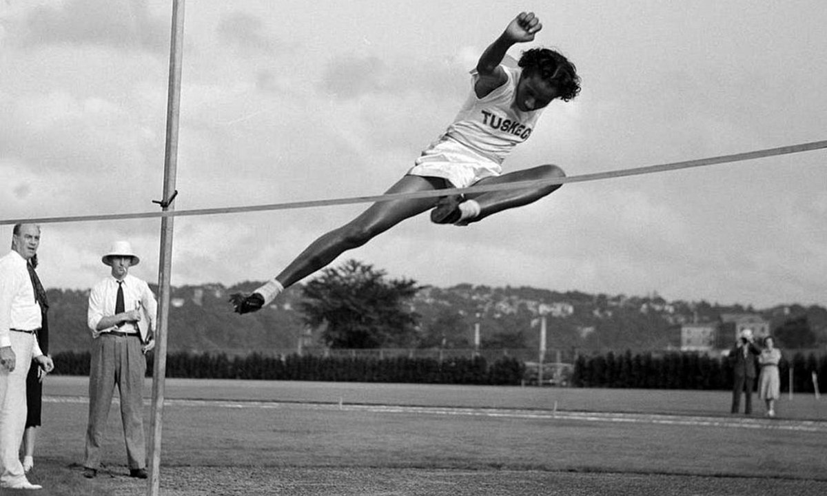 spotcovery-coachman-in-the-long-jump-alice-coahmam-meet-the-first-black-woman-to-win-an-olympic-gold-medal