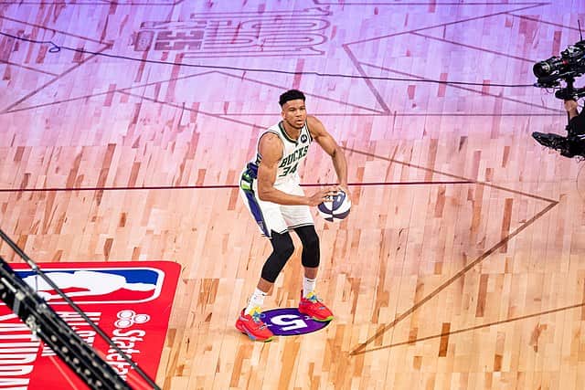 spotcovery-giannis-setting-up-a-shot-giannis-antetokounmpos-net-worth-greek-freaks-rise-of-fortunes-in-the-nba