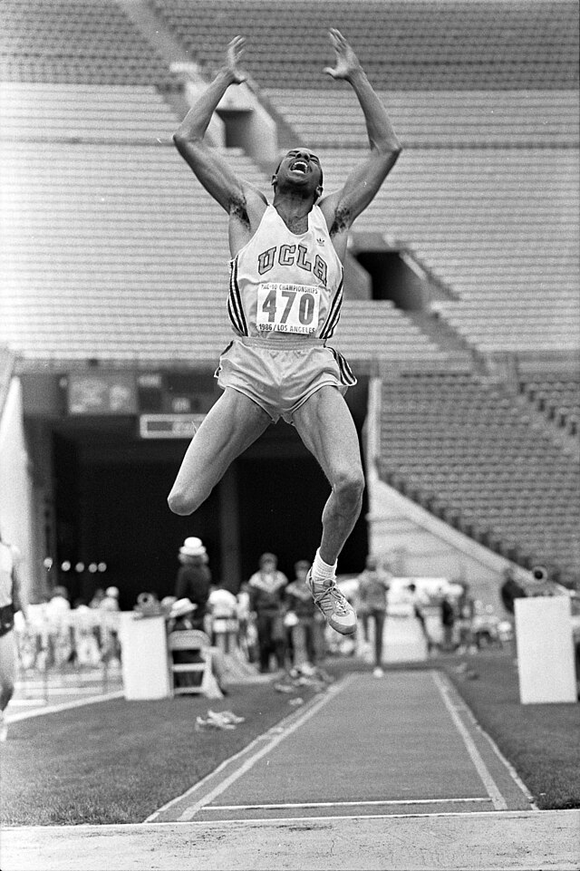 spotcovery-powell-representing-ucla-in-the-long-jump-mike-powell-how-he-achieved-the-long-jump-world-record