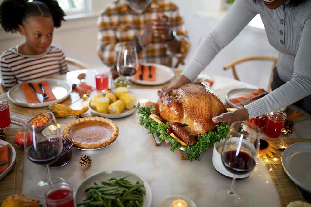 spotcovery-Black-family-Thanksgiving