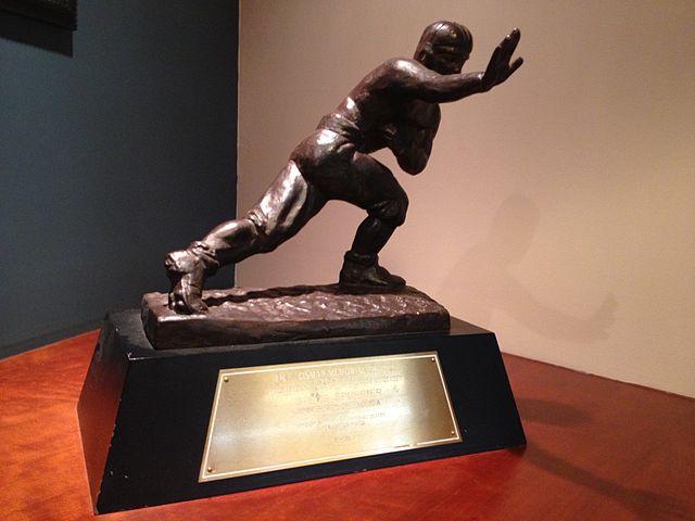 spotcovery-heisman-trophy-winners-five-remarkable-college-footballers-who-receive-honors