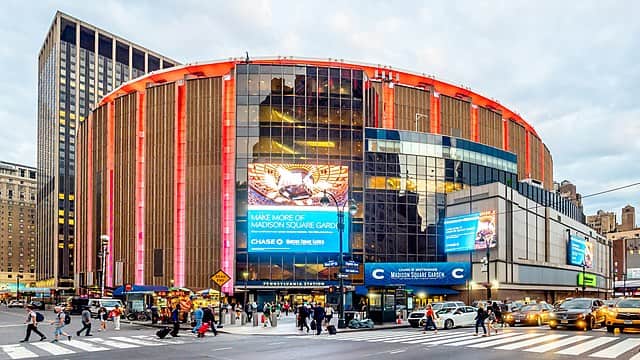 spotcovery-outside-madison-square-garden-six-best-sports-venues-in-america