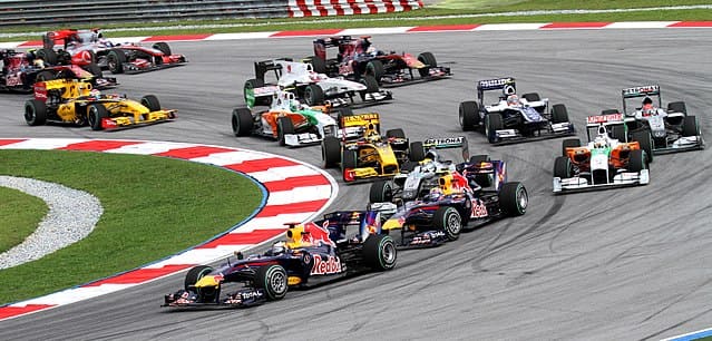 spotcovery-cars-going-round-the-track-at-the-malaysian-grand-prix-formula-one-races-in-usa-everything-you-need-to-know