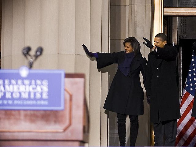 spotcovery-michelle-and-barack-obama-waving-to-a-crowd-the-seven-most-outstanding-black-power-couples-of-all-time