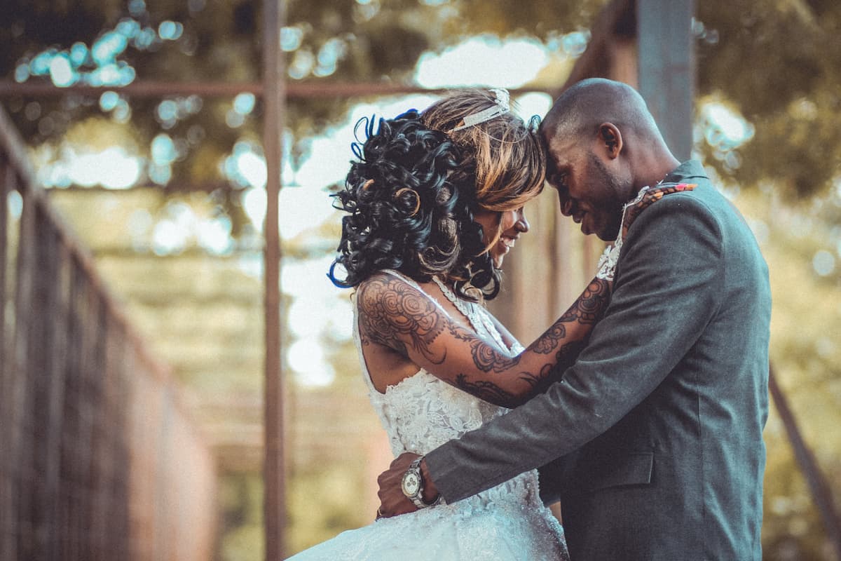 spotcovery-bride-and-groom-photoshoot-how-to-be-financially-stable-in-marriage-top-6-tips-for-black-couples