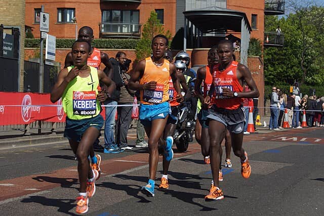 spotcovery-marathoners-during-the-london-marathon-seven-amazing-african-marathon-runners-to-run-in-2024
