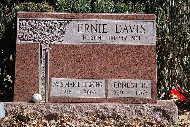 spotcovery-ernie-gravestone-at-a-cemetry-ernie-davis-first-black-player-to-win-the-heisman-trophy