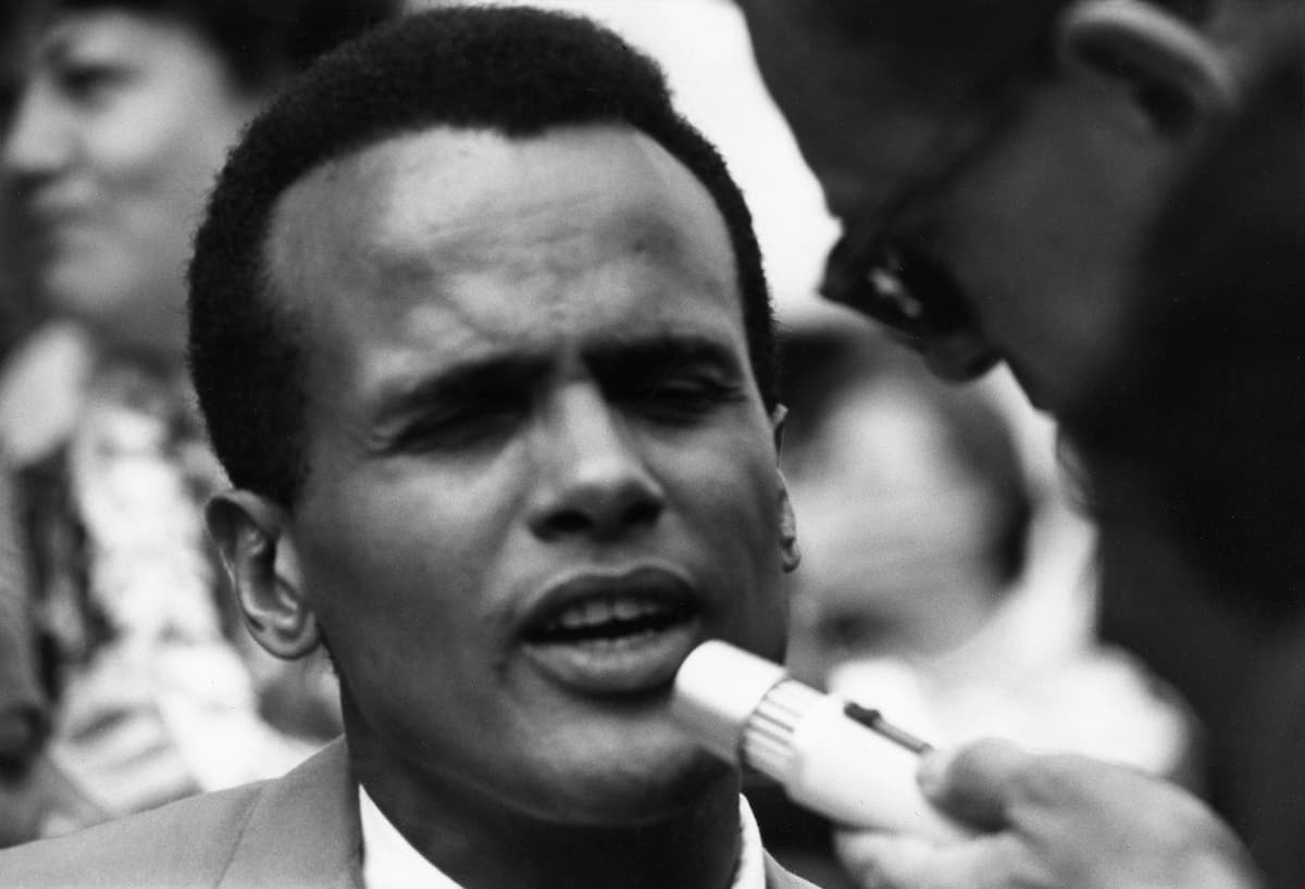 spotcovery-Harry-Belafonte-8-harry-belafonte-hits-that-made-him-famous