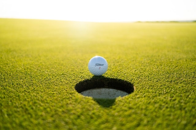 spotcovery-a-golf-ball-about-going-into-the-hole-how-to-play-golf-understand-the-ins-and-outs-of-the-game
