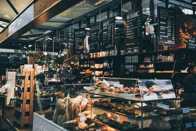 spotcovery-pastries-arranged-in-a-cabinet-here-are-the-most-profitable-retail-businesses-if-you’re-planning-to-start-yours